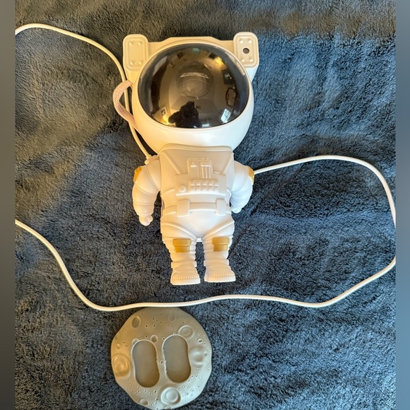 Astronaut Galaxy Projector night light used in the original box - Picture 1 of 2